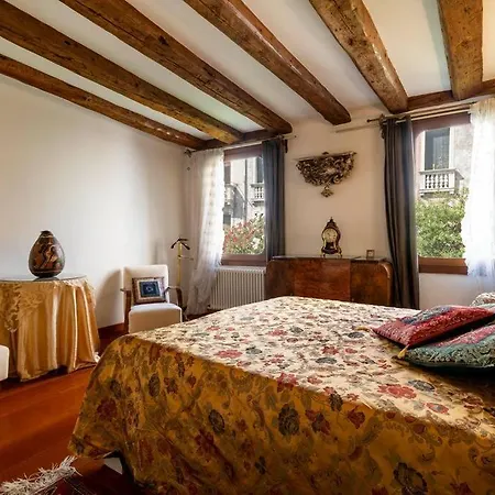 Ca' Mandorla 027042loc09523 Venedig